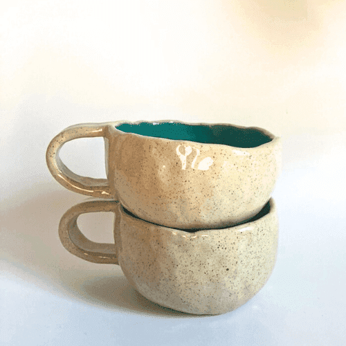 twee handgemaakte mokken voor horeca